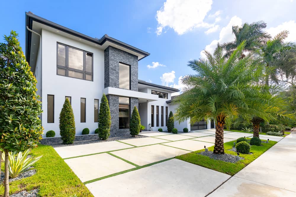 Hurricane Windows in Florida Home