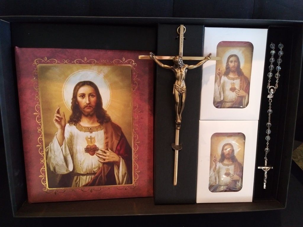 Christian prayer display with Jesus icon, crucifix, and rosary on a black background