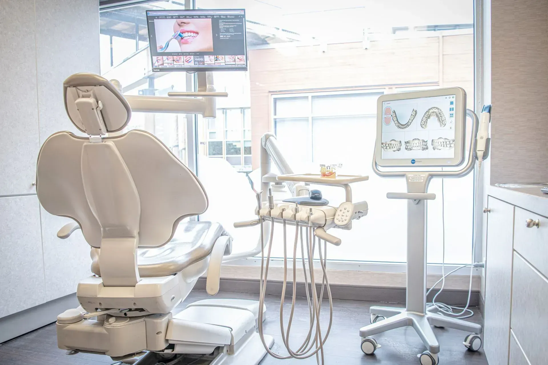 Dental clinic with chair, monitor, and treatment equipment in a bright modern room