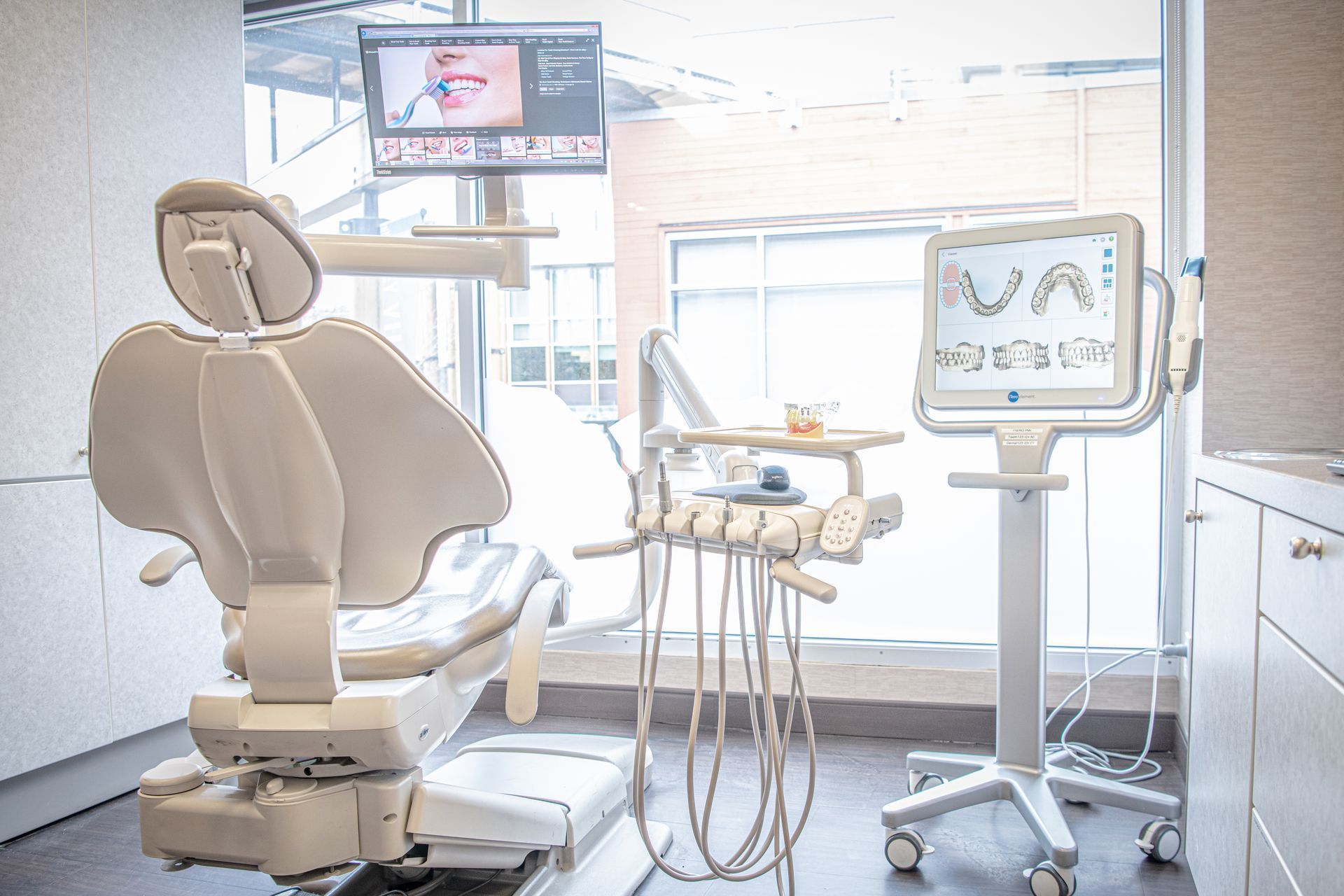 Dental clinic with chair, monitor, and treatment equipment in a bright modern room