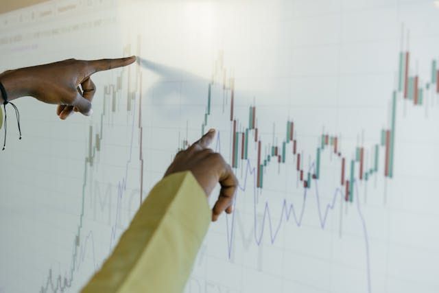 fingers pointing at graph