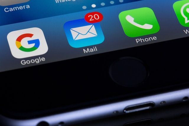 Email app symbol with red notification badge that reads