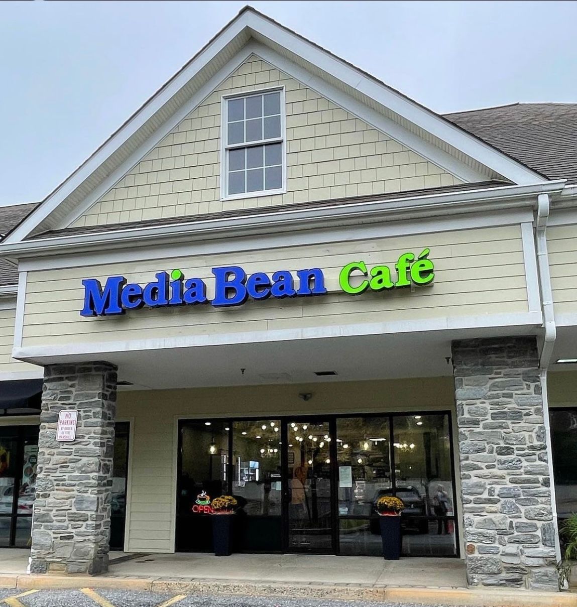 A building with a sign that says media bean cafe