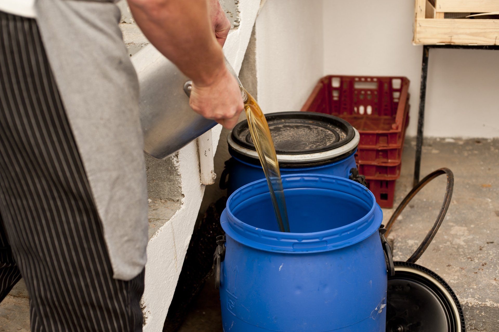 environmental benefits of recycling oil