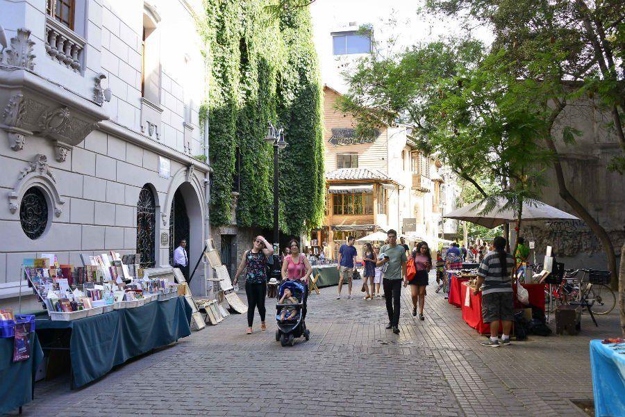 Private Walking Tour in Santiago – Discover Chile with a Local Guide | ChileVive Tours