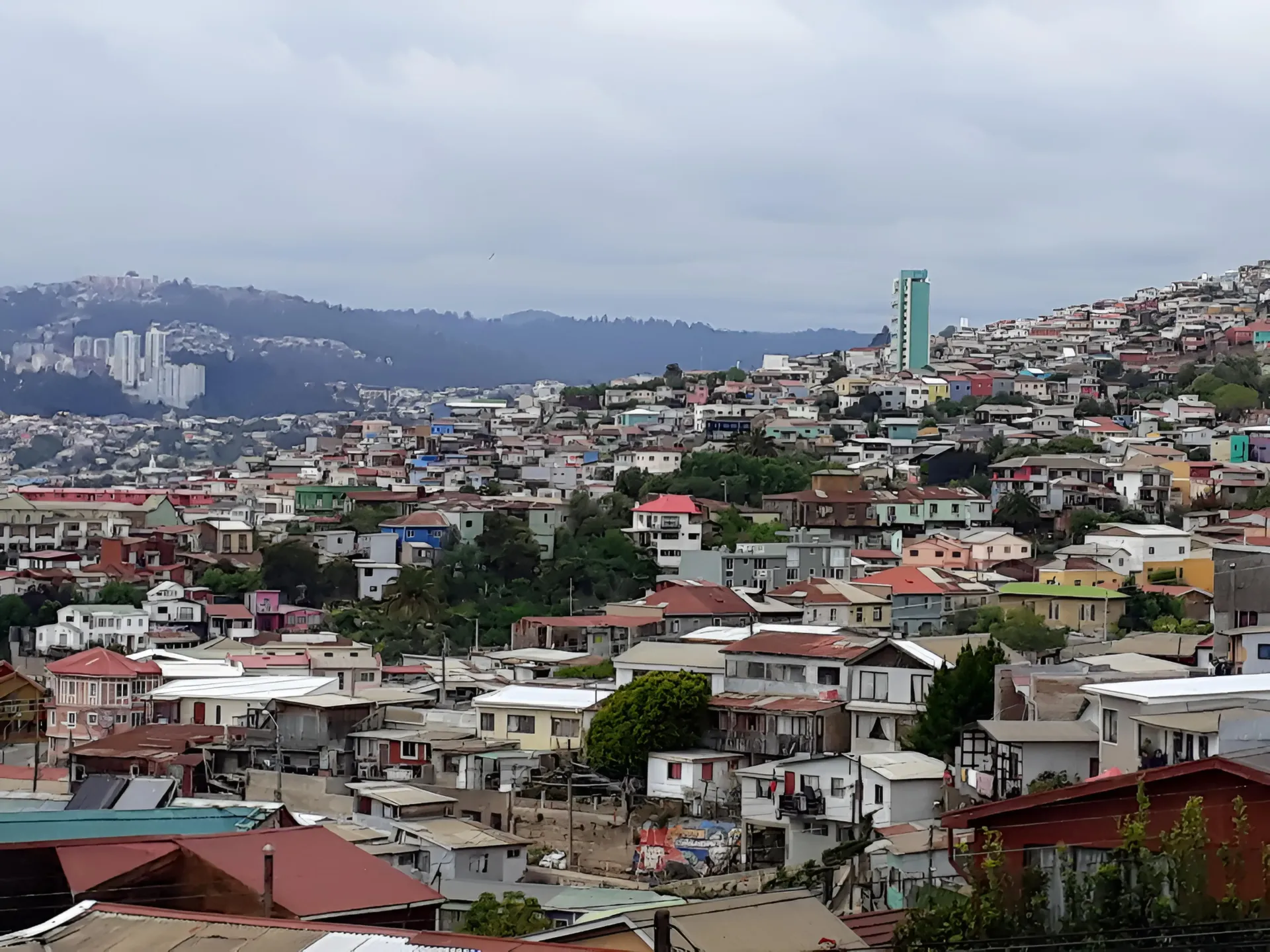 A panoramic view of Valparaíso’s colorful hills, perfect for cruise passengers exploring