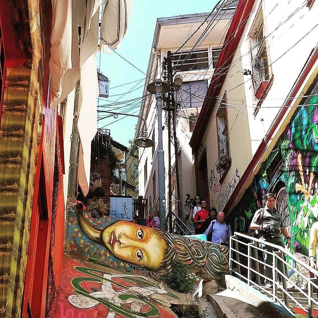 Walking tour in Valparaiso city