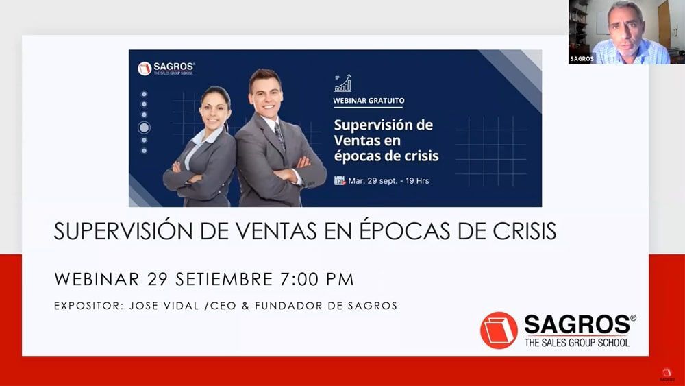 Un hombre y una mujer están parados uno al lado del otro con los brazos cruzados.