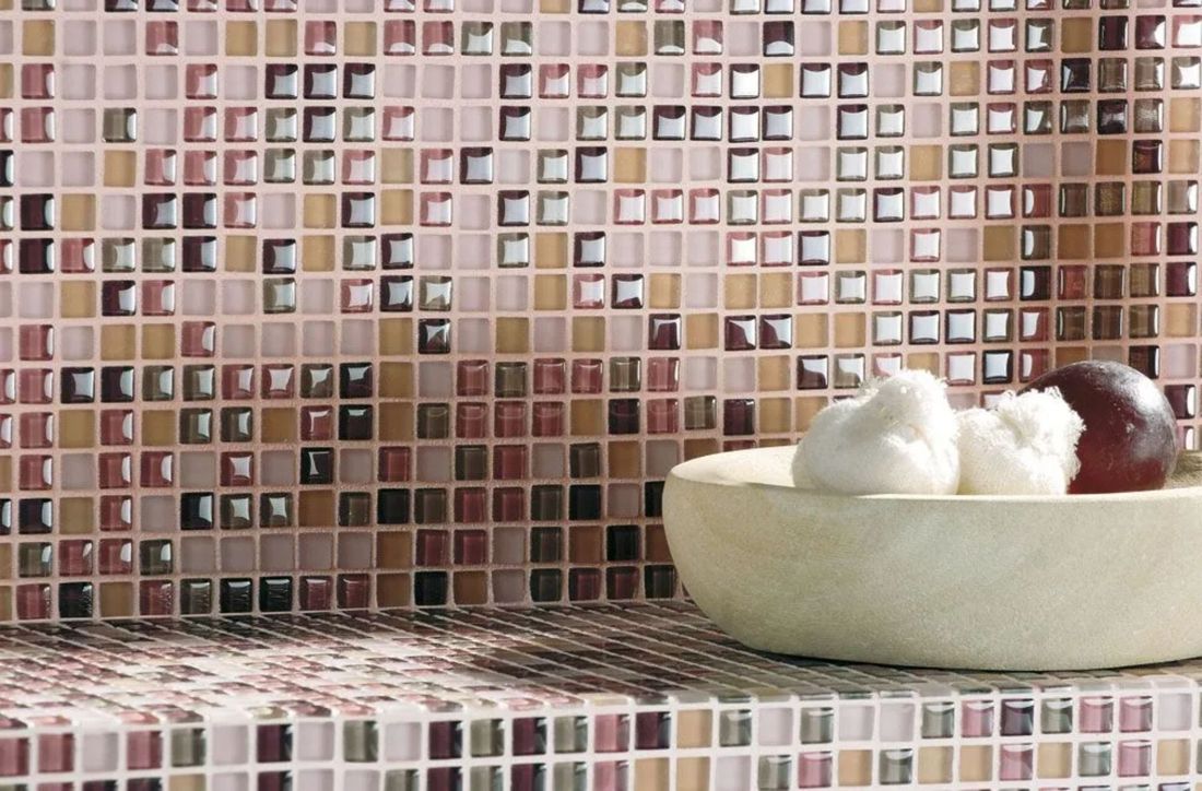 rivestimento a mosaico per bagno