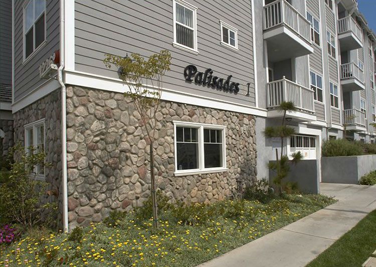 A building with the name palisades on it