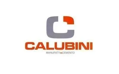 Logo di Calubini, una lettera C grigia e arancione, con la scritta arancione 