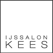 Het is een logo voor een kapsalon genaamd ijssalon kees.