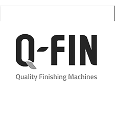 Een zwart-wit logo voor Q-Fin kwaliteitsafwerkingsmachines