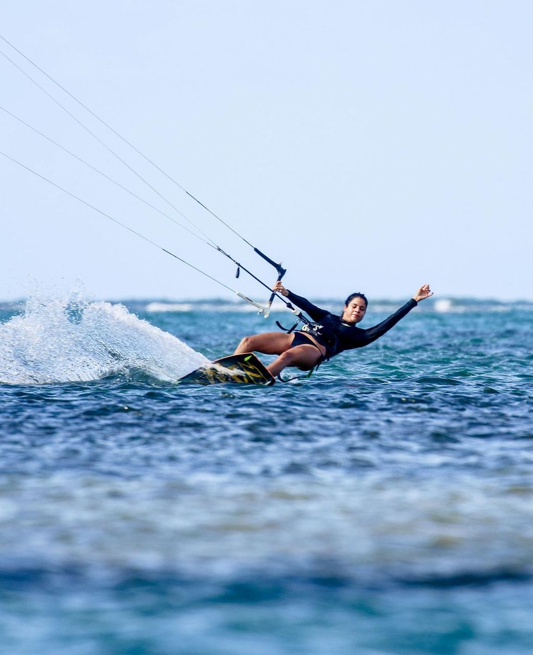 Learning wingfoil on the Beach. first duo lesson