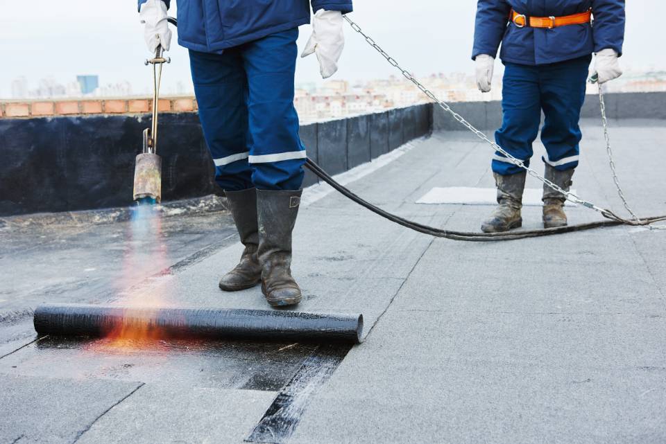 Flat roofing cleaning