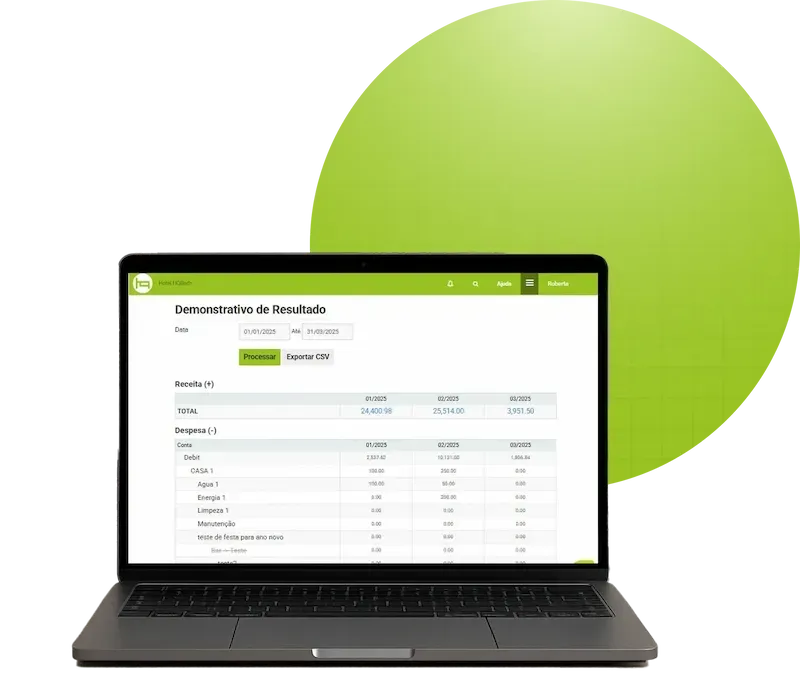 Laptop exibindo um site com cabeçalho verde, sobre um grande círculo verde ao fundo.