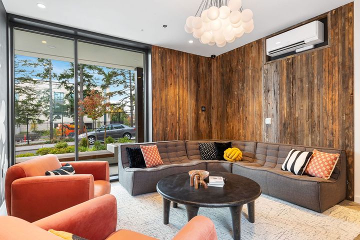 Luxury living room with Large Window