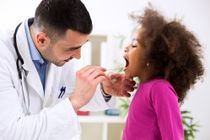 Doctor Checking Kids Mouth – Chester, SC – Mante Pediatrics Doctor Checking Kids Mouth – Chester, SC – Mante Pediatrics