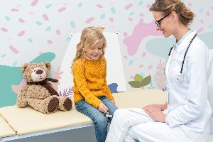 Doctor and a Little Girl – Chester, SC – Mante Pediatrics Doctor and a Little Girl – Chester, SC – Mante Pediatrics