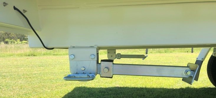 drop/fold down legs