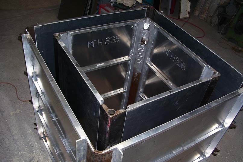 Manhole Form Hire heavy duty pit box
