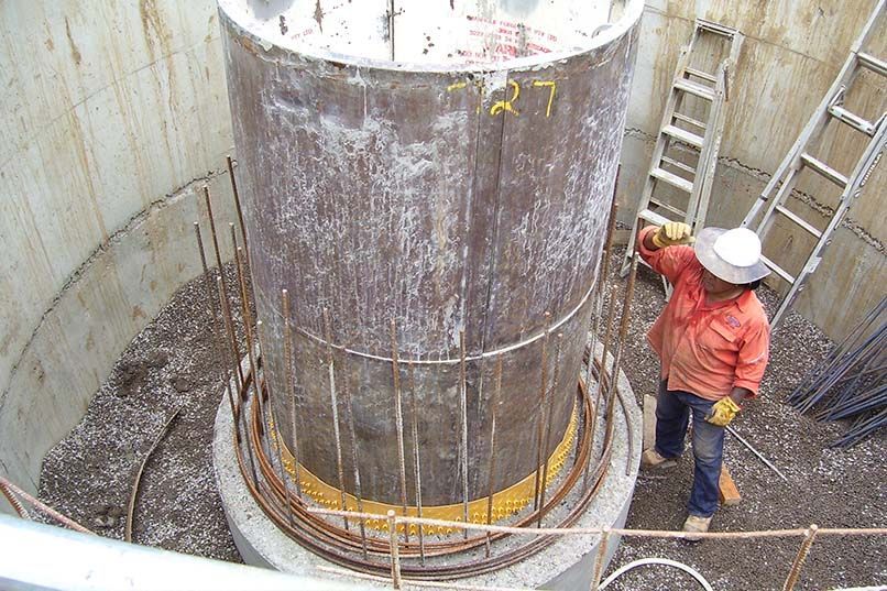Elongated manhole forms