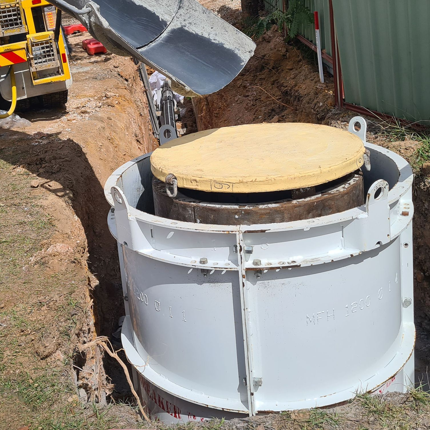 Manhole Form Hire drum and pour boards extension