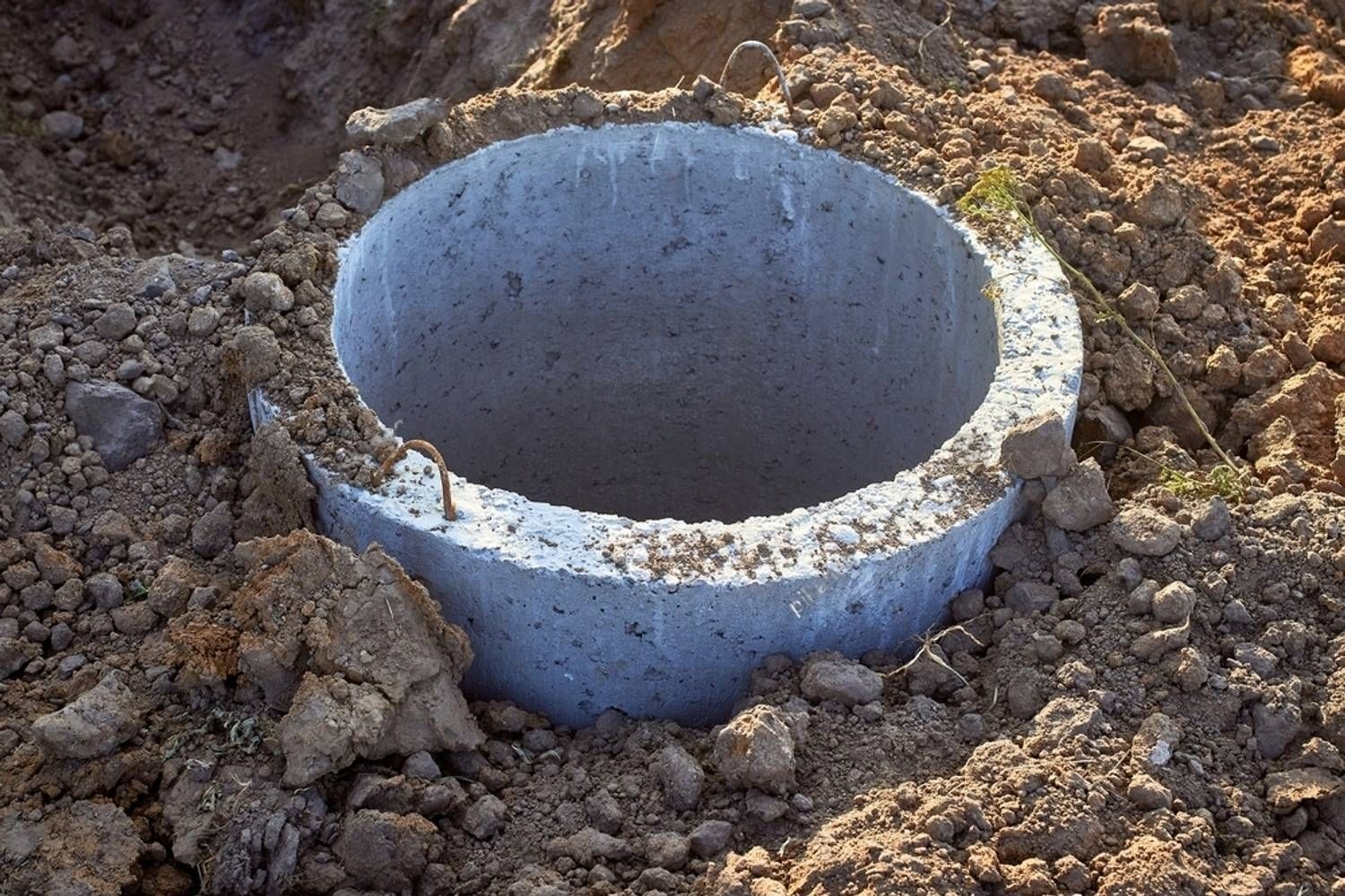 Construction of septic tank sewer