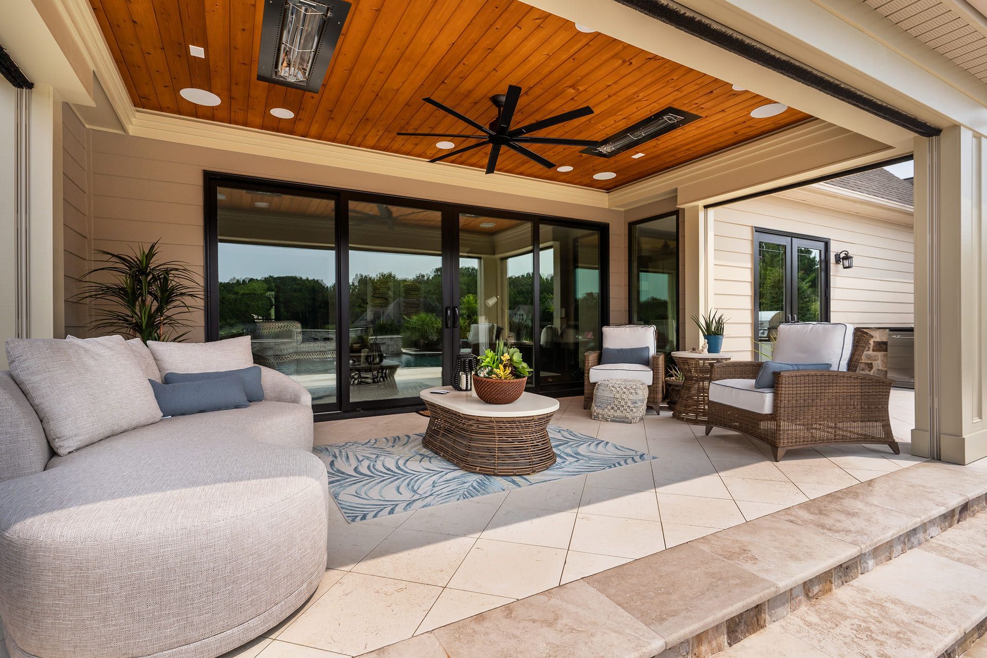 Outdoor Living Space 15