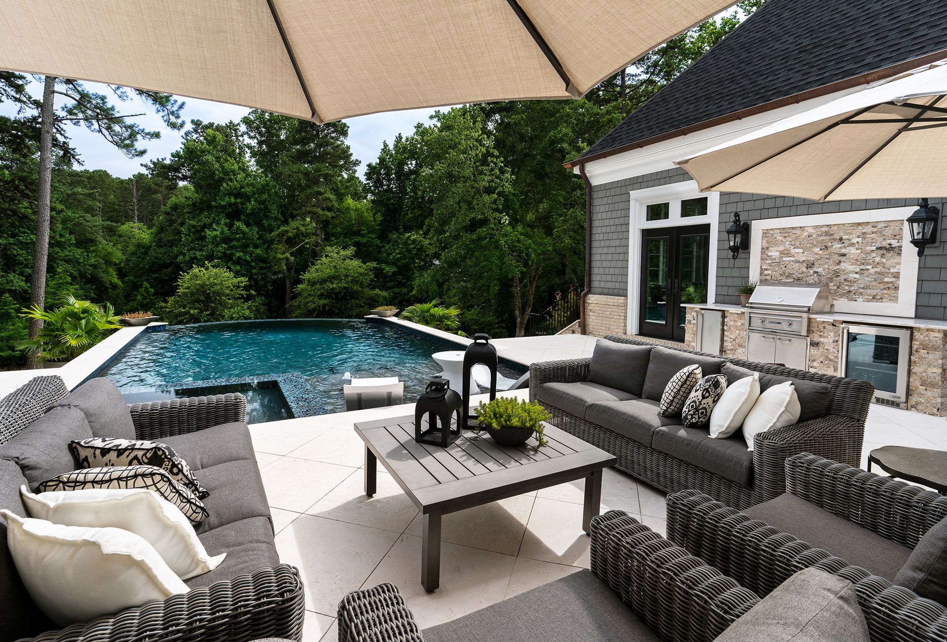 Outdoor Living Space 28