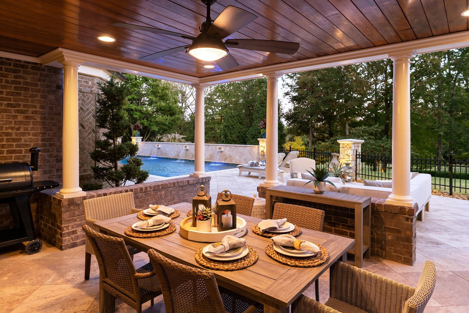 Outdoor Living Space 32