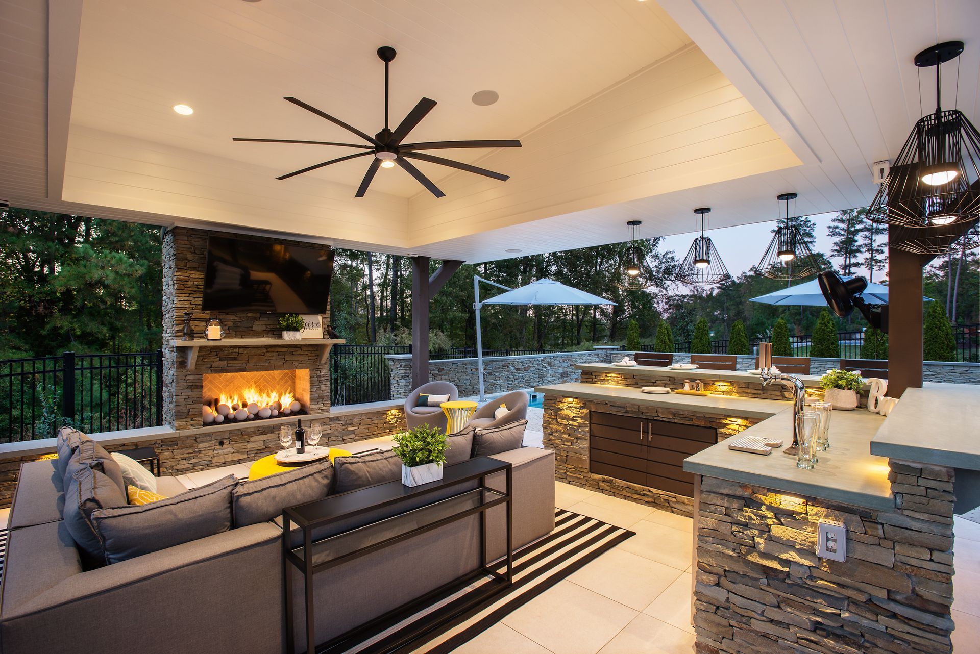 Outdoor Living Space 37