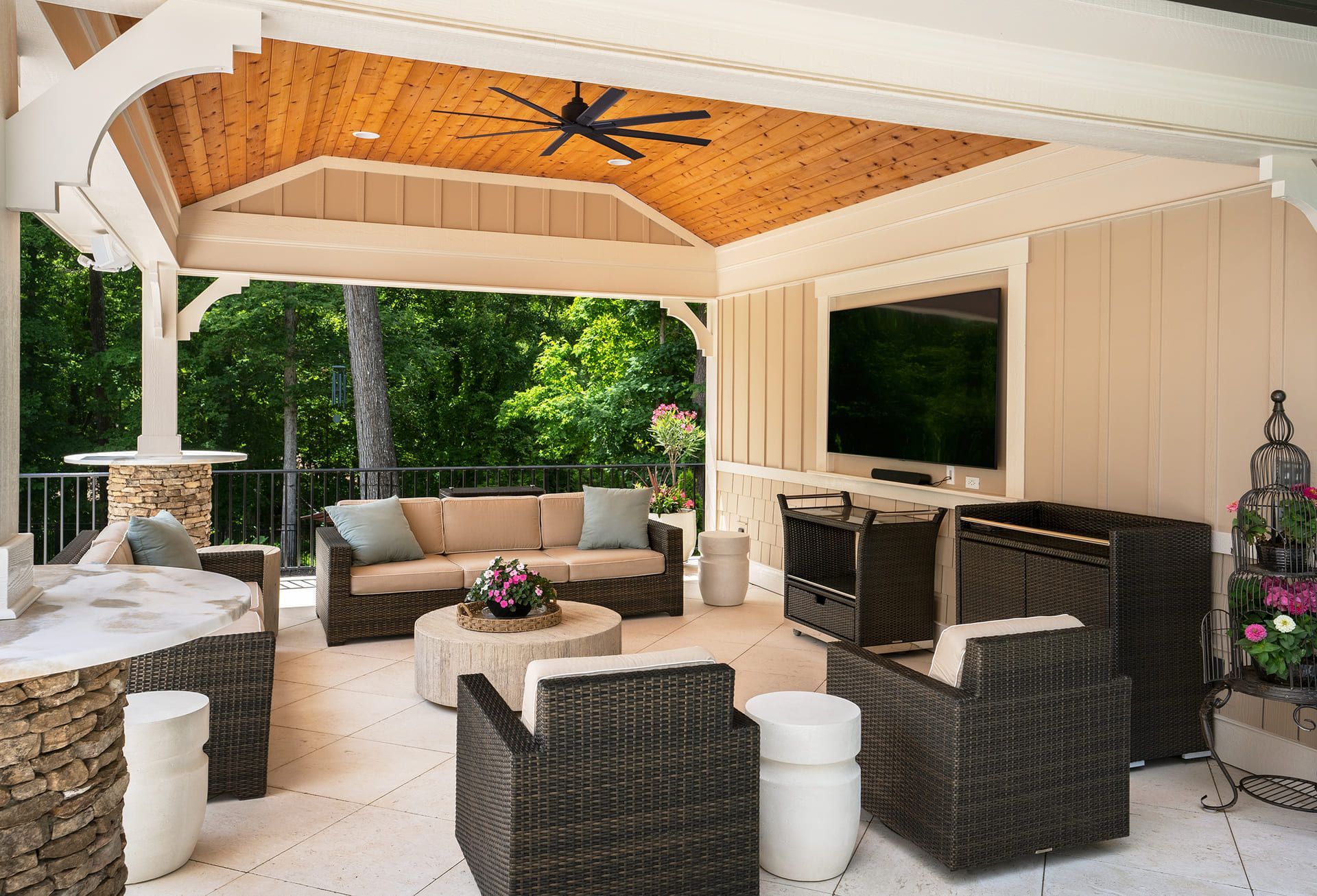 Outdoor Living Space 57