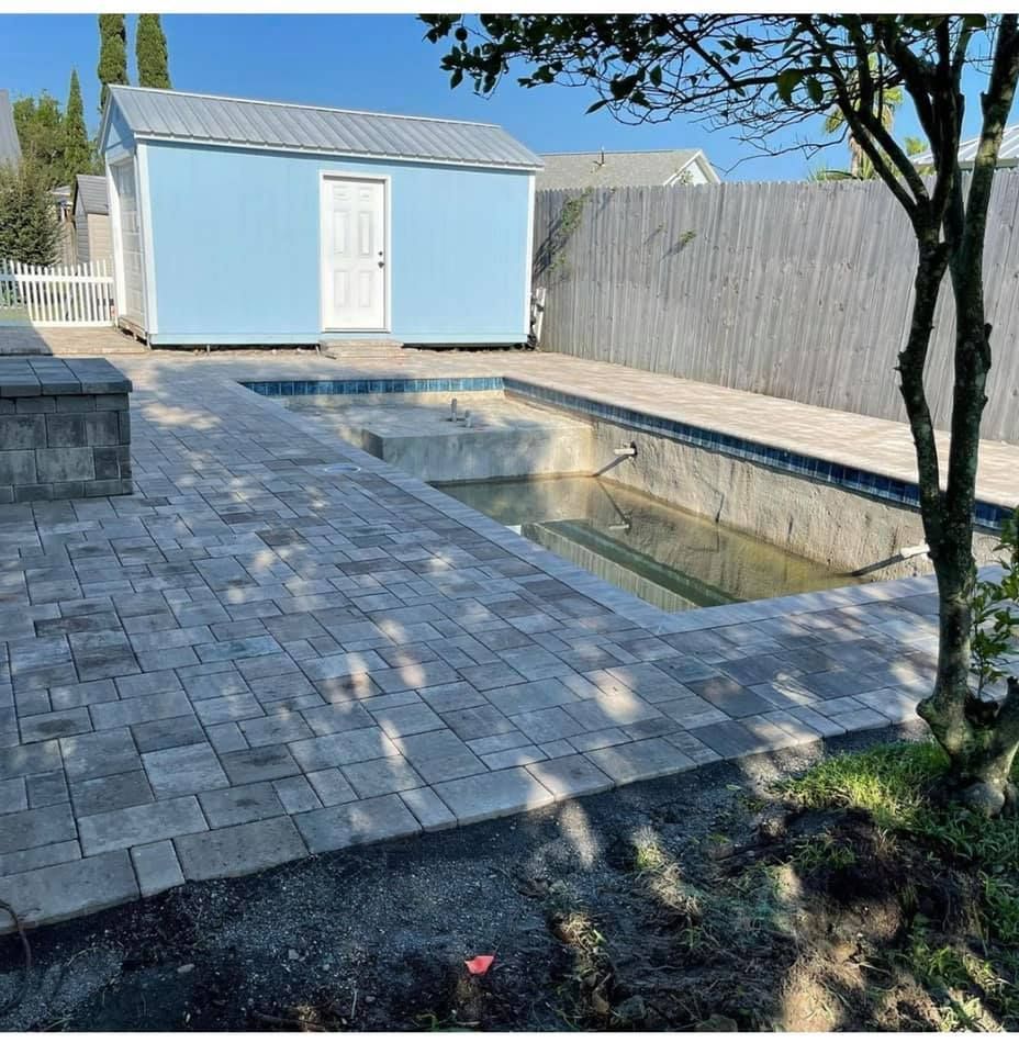 An experienced pool deck builder serving the Freeport, FL area