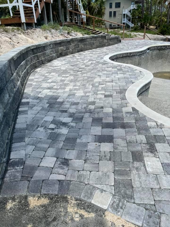 An experienced pool deck builder serving the Destin, FL area