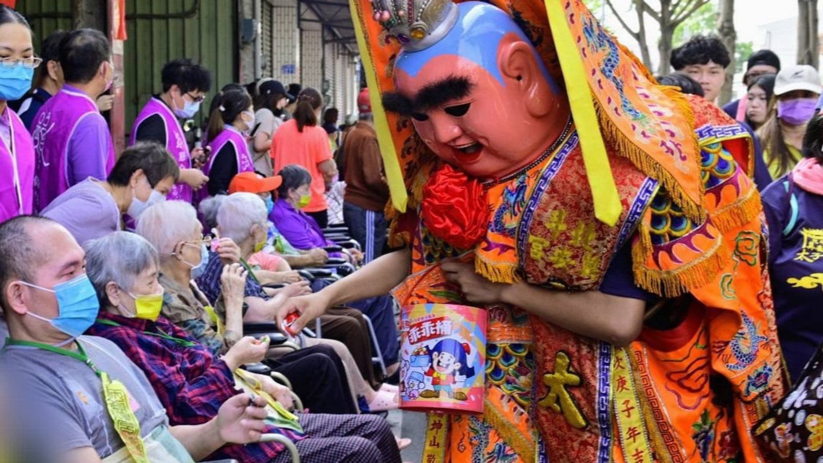 台灣最美風景!大甲媽祖鑾轎抬高高