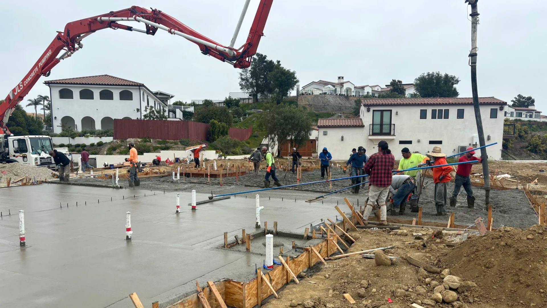 Homeowner reviewing a project estimate with a concrete contractor in Thousand Oaks