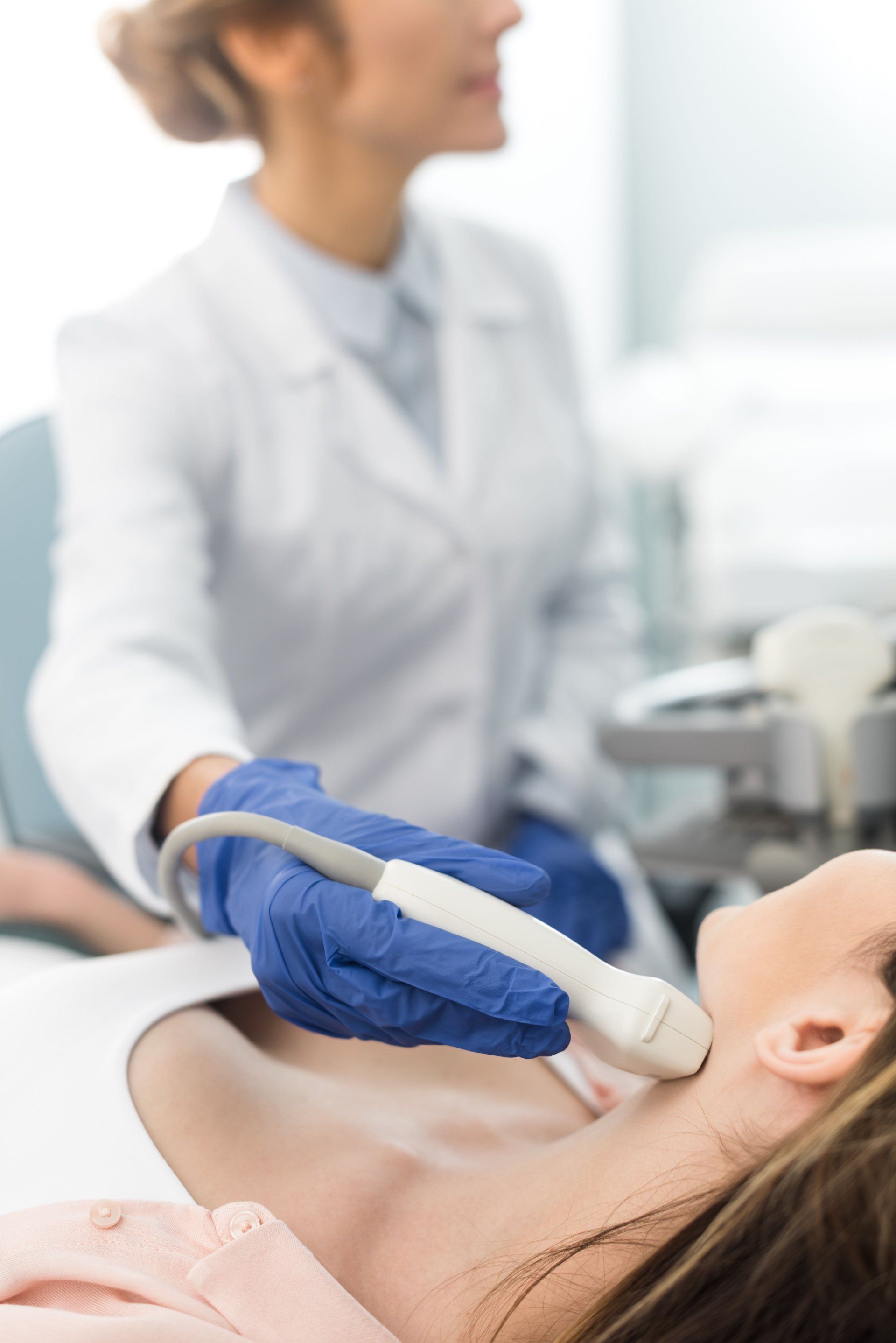 Como é realizada a Ultrassonografia de tireoide Como é realizada a Ultrassonografia de tireoide