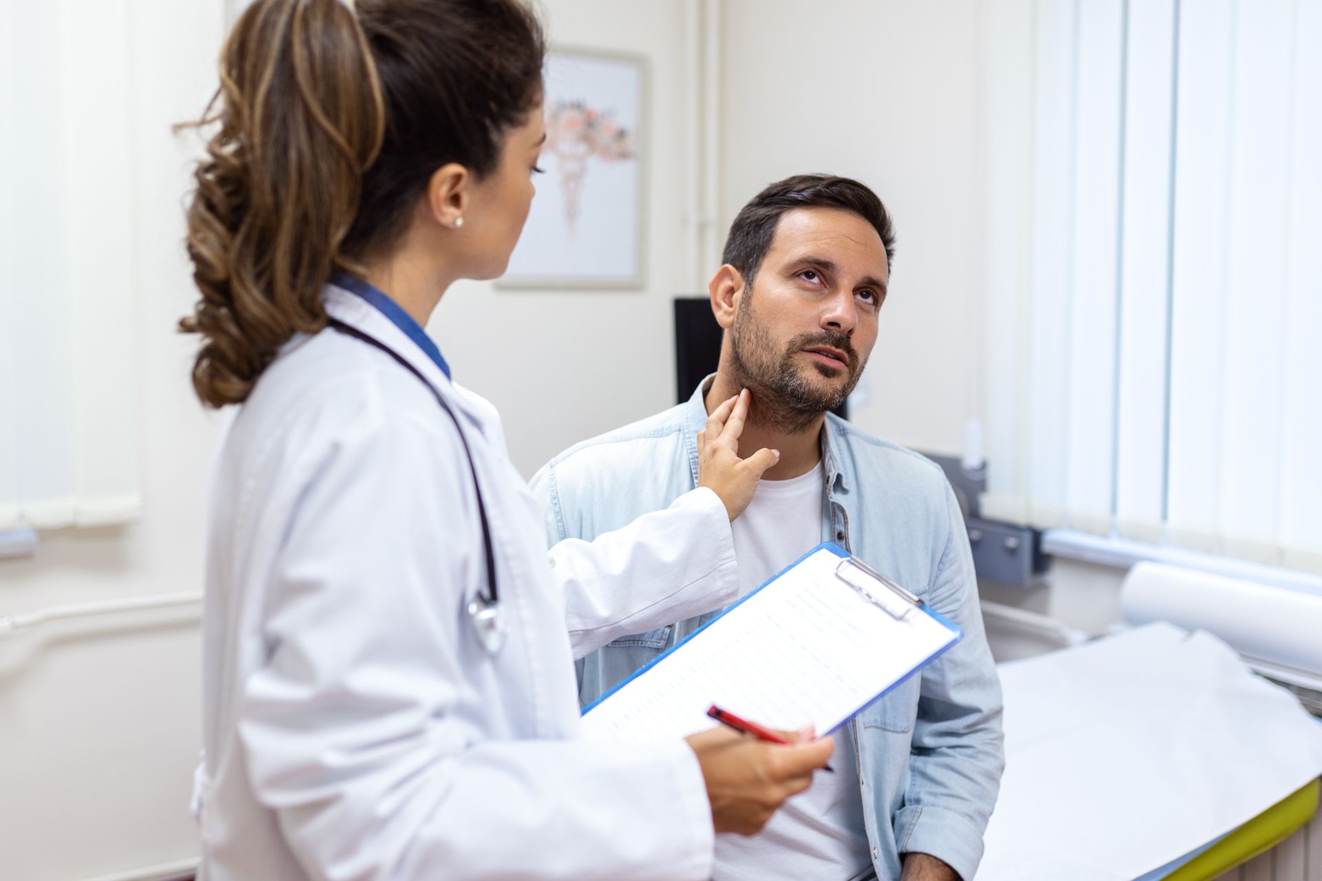 Diferenças entre a ablação e o tratamento com iodo radioativo para tireoide Diferenças entre a ablação e o tratamento com iodo radioativo para tireoide
