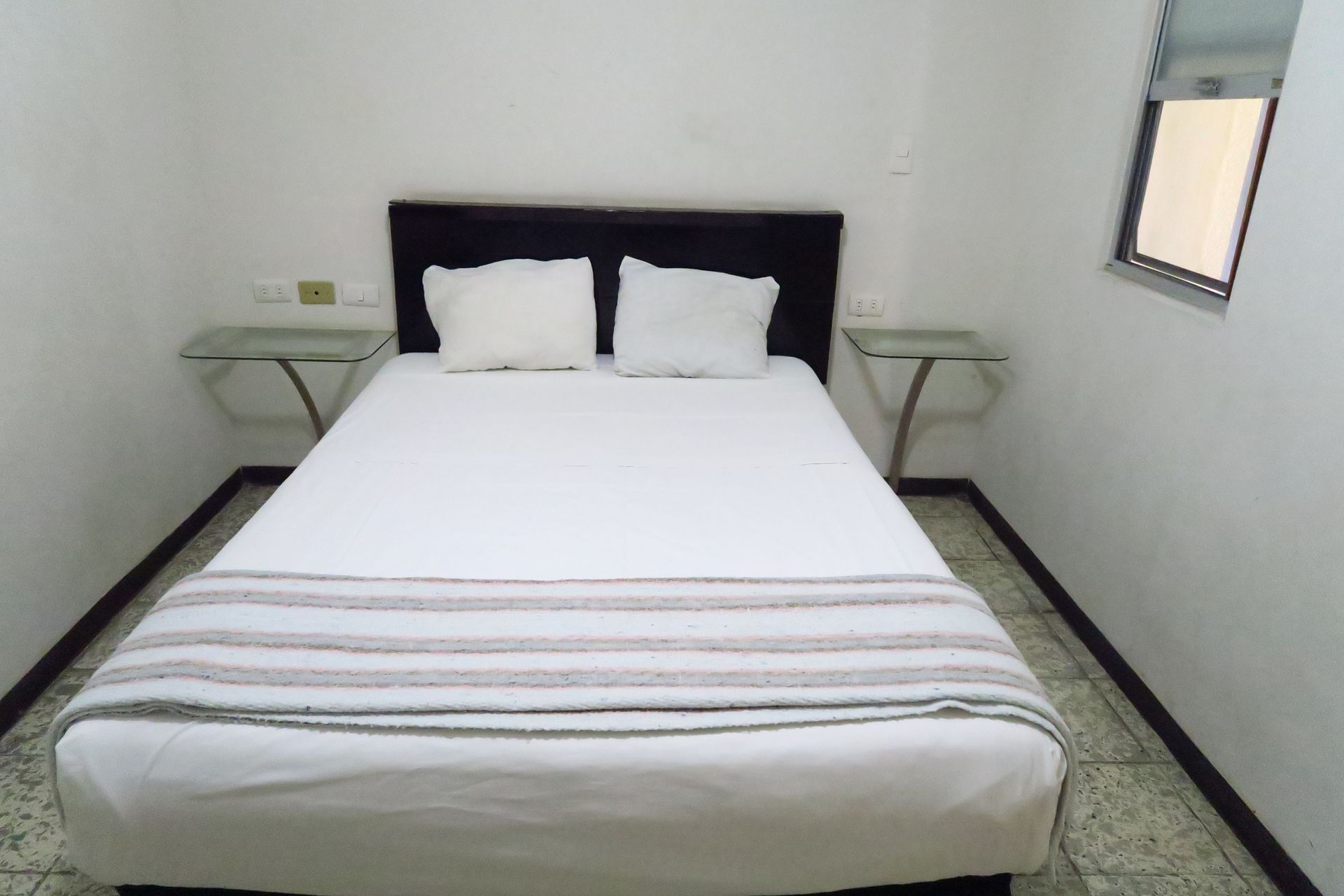 HOTEL LLANITO - HOTEL CON ESTACIONAMIENTO