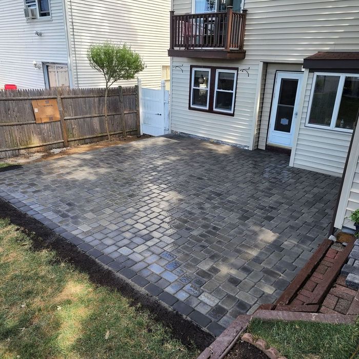 Landscaper in Saugus, MA | Top Notch Services Inc. Landscaper in Saugus, MA | Top Notch Services Inc.
