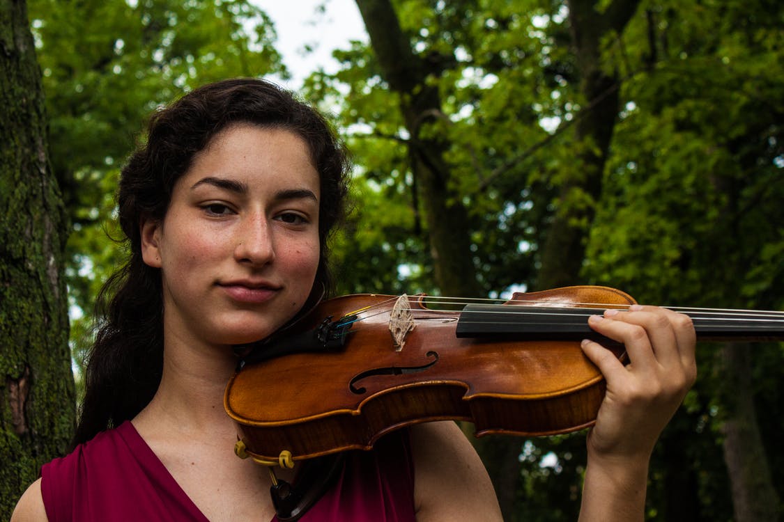 woman playing violin