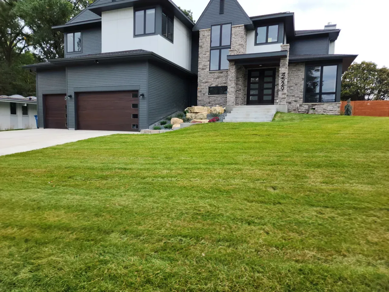 Lawn Care & Mowing Icon