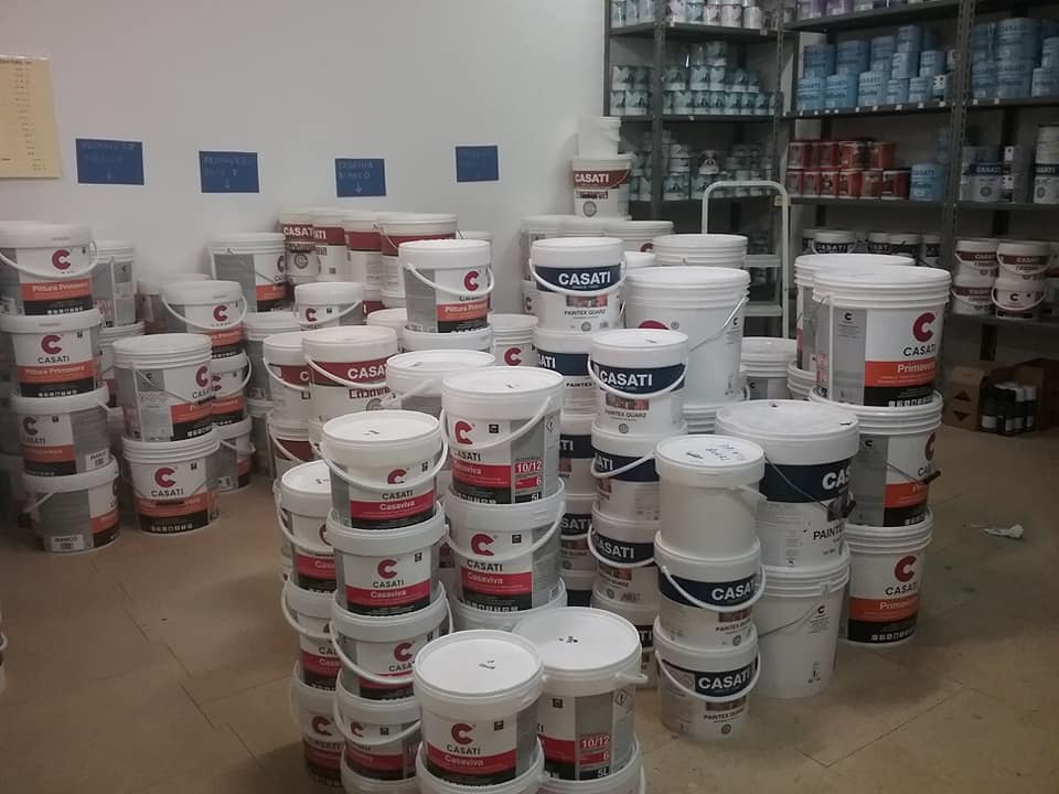 barattoli di pitture