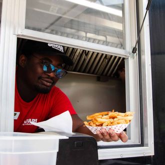 safari niagara employee serving fries at a niagara region zoo