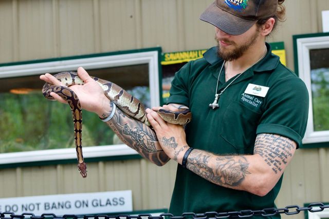 Keeper Talks & Shows | Safari Niagara
