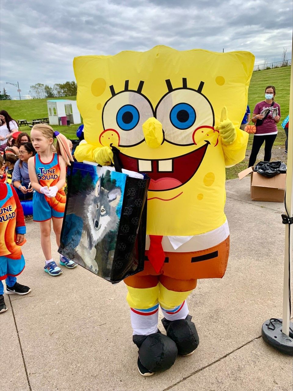 safari niagara customer dressed up as spongebob during boo at the zoo
