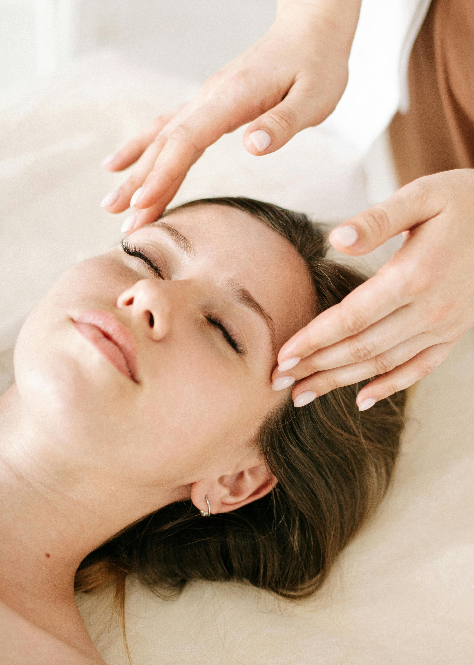 photographie d'une masseuse qui masse levisage d'une femme
massage bébé; Massage dos, massage détente, massage tonique, massage bien être, massage sur mesure, massage relaxant, massage visage colmar, ribeauvillé, horbourg wihr, wintzenheim 