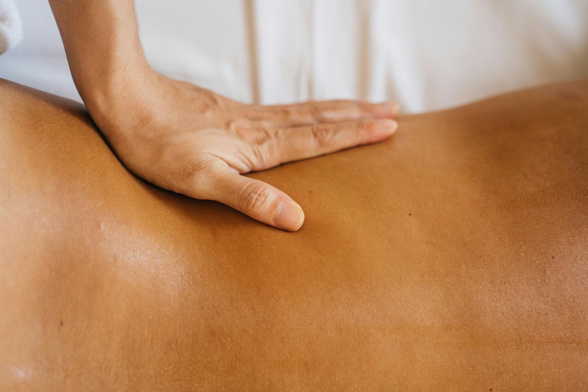 Une masseuse fait un massage dos à un homme
Massage dos, massage tonique, massage bien être, massage sur mesure colmar, ribeauvillé, horbourg wihr, wintzenheim