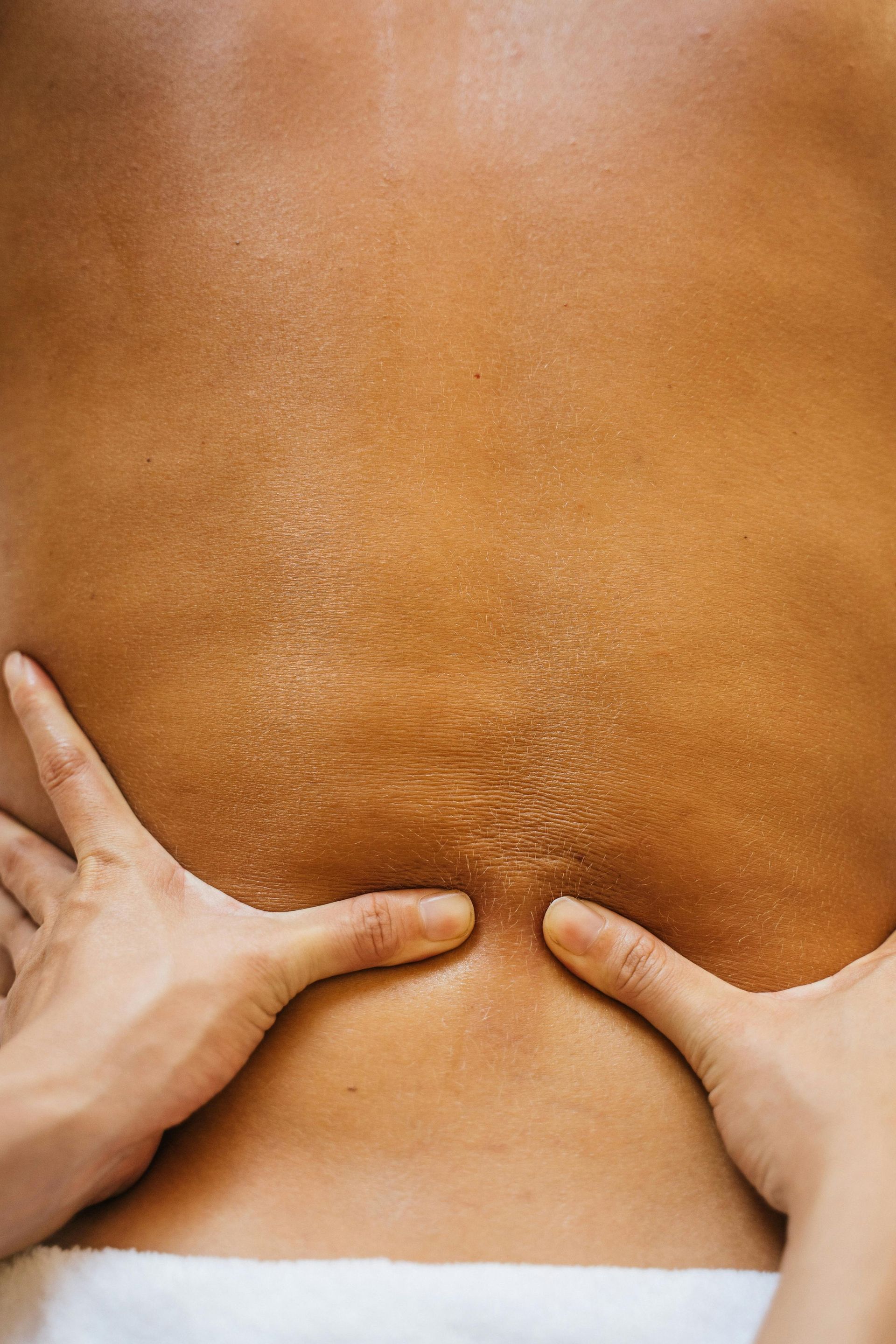photographie du ventre de mains posées sur un dos
massage bébé; Massage dos, massage détente, massage tonique, massage bien être, massage sur mesure, massage relaxant, massage visage colmar, ribeauvillé, horbourg wihr, wintzenheim